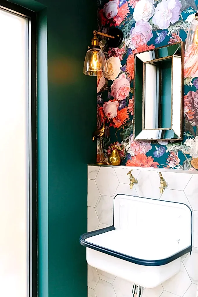 Wallpering cloakroom bathroom