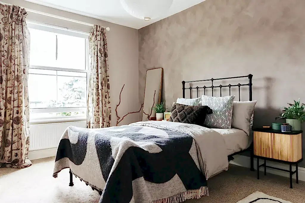 Limewash effect wallpaper idea