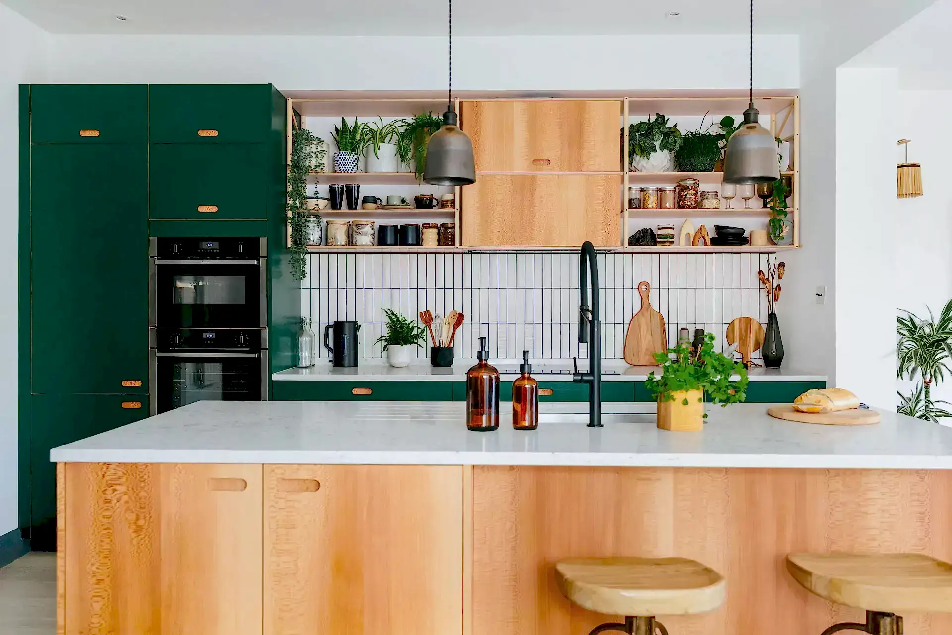 Dark green kitchen colour scheme