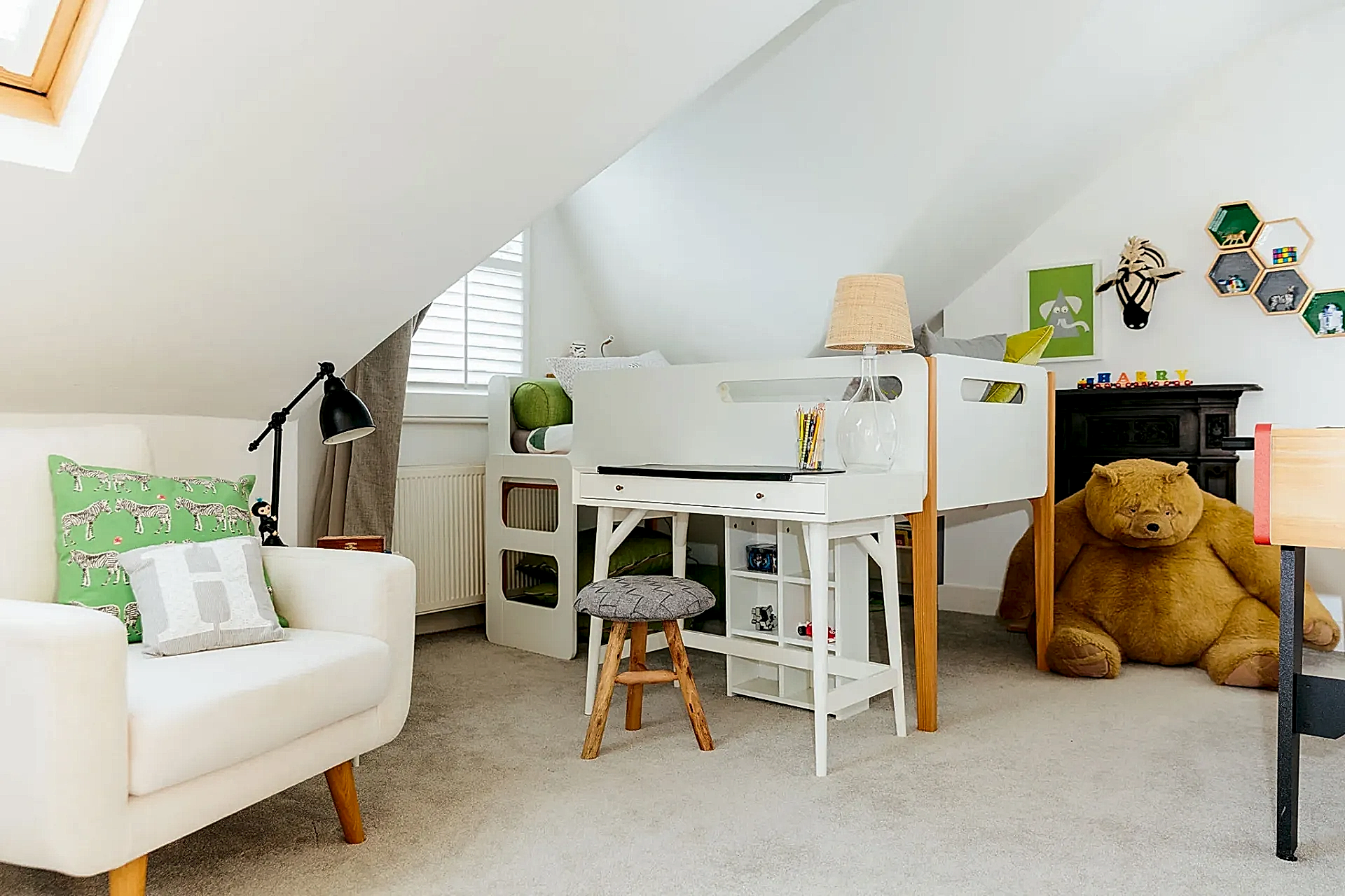 clever storage solution in kids bedroom