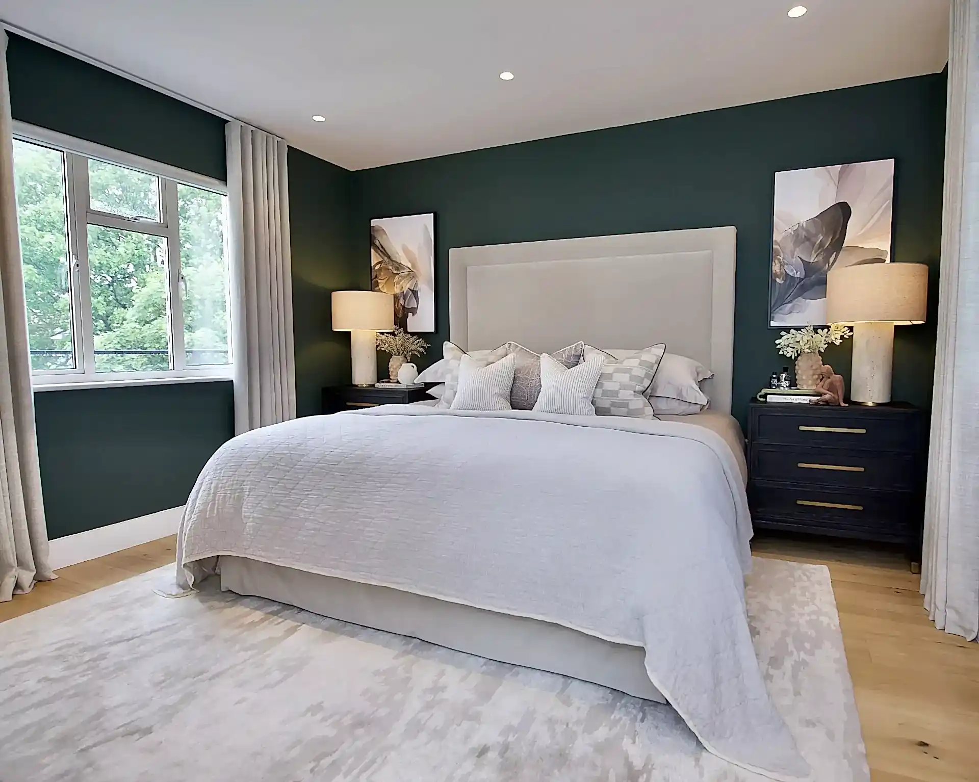 cosy, dark green bedroom